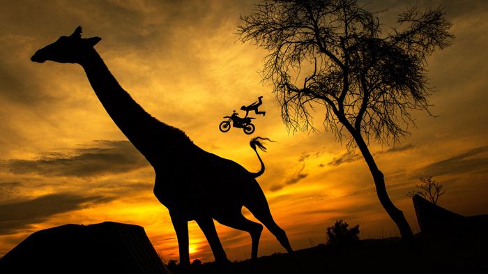 Πανέμορφη φωτό, για την προώθηση του τελικού του Red Bull X-Fighters 2014 που έγινε στη Νότια Αφρική.